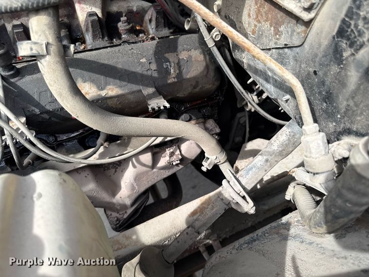 image for item DV2600 1976 International 1700 flatbed truck