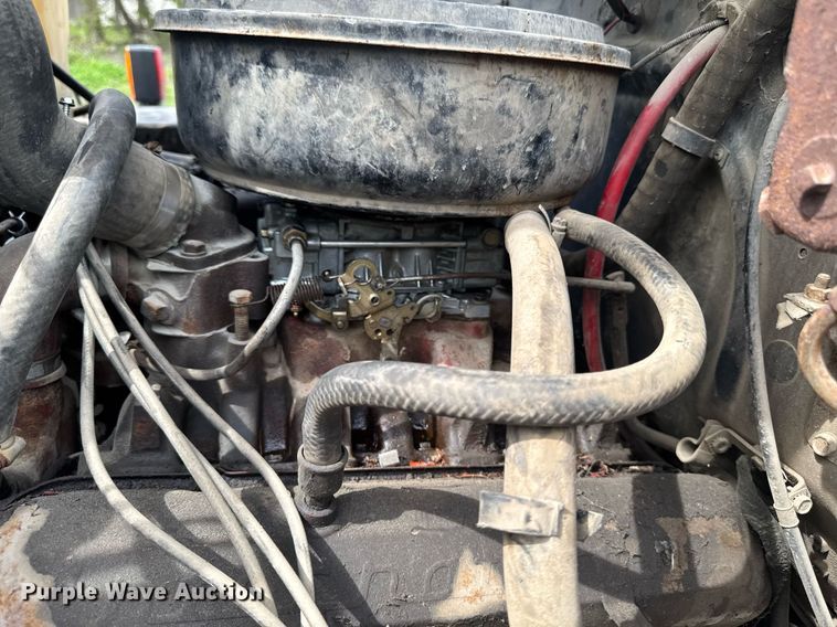 image for item DV2600 1976 International 1700 flatbed truck