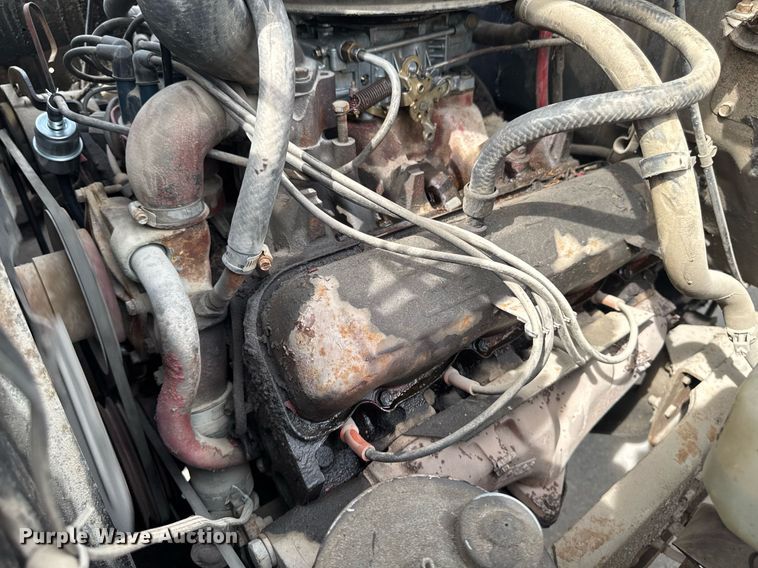 image for item DV2600 1976 International 1700 flatbed truck