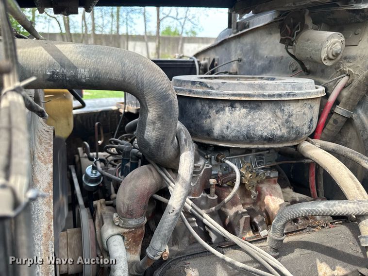 image for item DV2600 1976 International 1700 flatbed truck