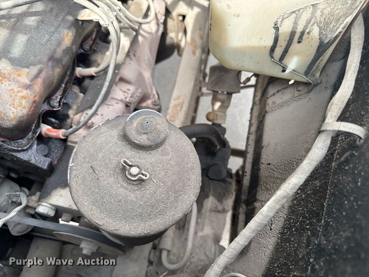 image for item DV2600 1976 International 1700 flatbed truck