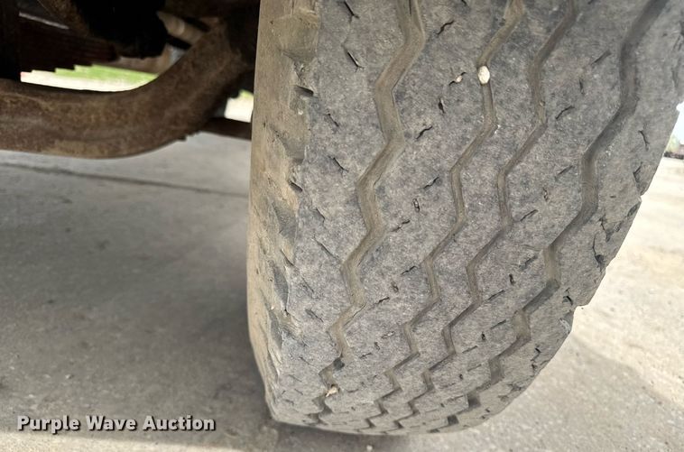 image for item DV2600 1976 International 1700 flatbed truck