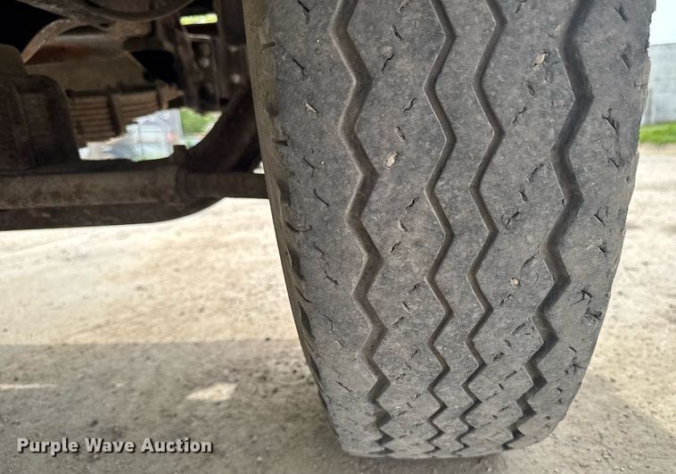 image for item DV2600 1976 International 1700 flatbed truck