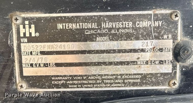 image for item DV2600 1976 International 1700 flatbed truck