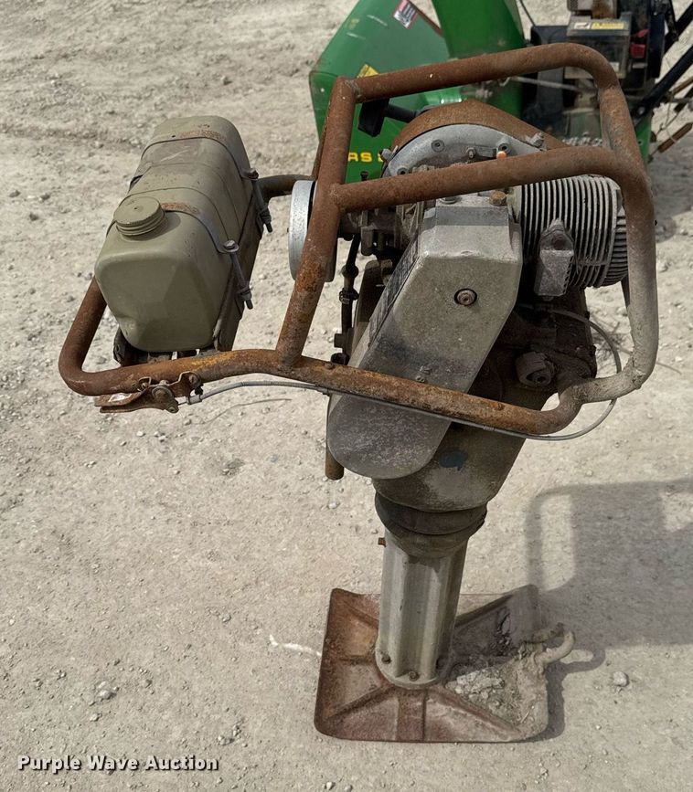 image for item DV2603 Lawn and garden equipment