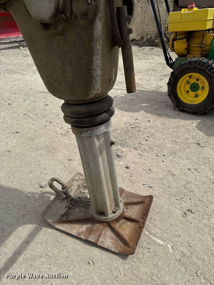 image for item DV2603 Lawn and garden equipment