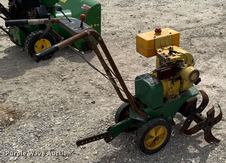 image for item DV2603 Lawn and garden equipment