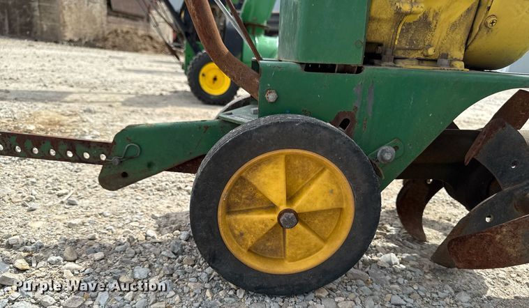 image for item DV2603 Lawn and garden equipment