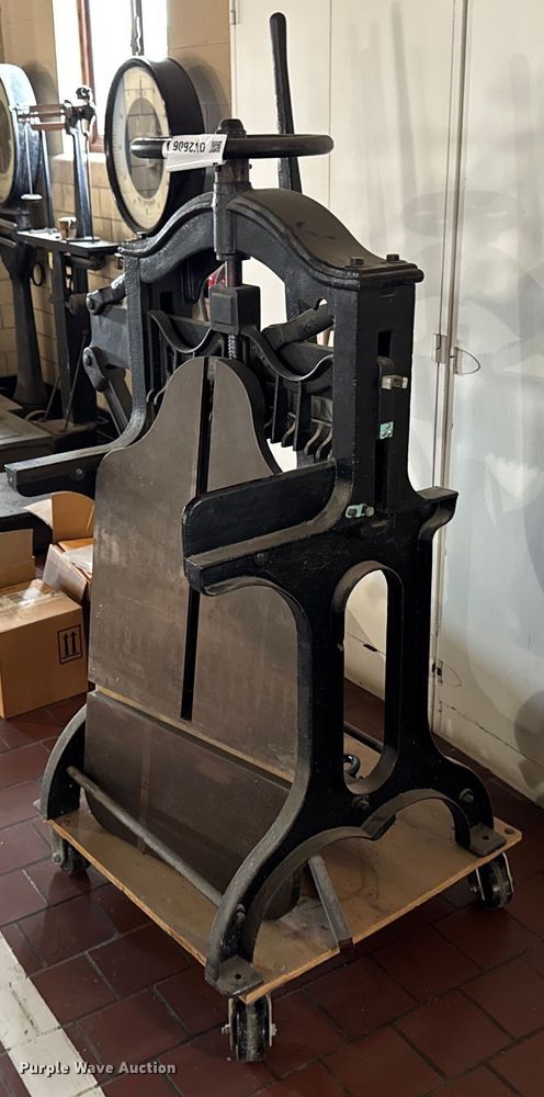 image for item DV2606 Challenge Machinery Company Advance paper cutter