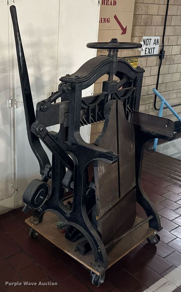 image for item DV2606 Challenge Machinery Company Advance paper cutter