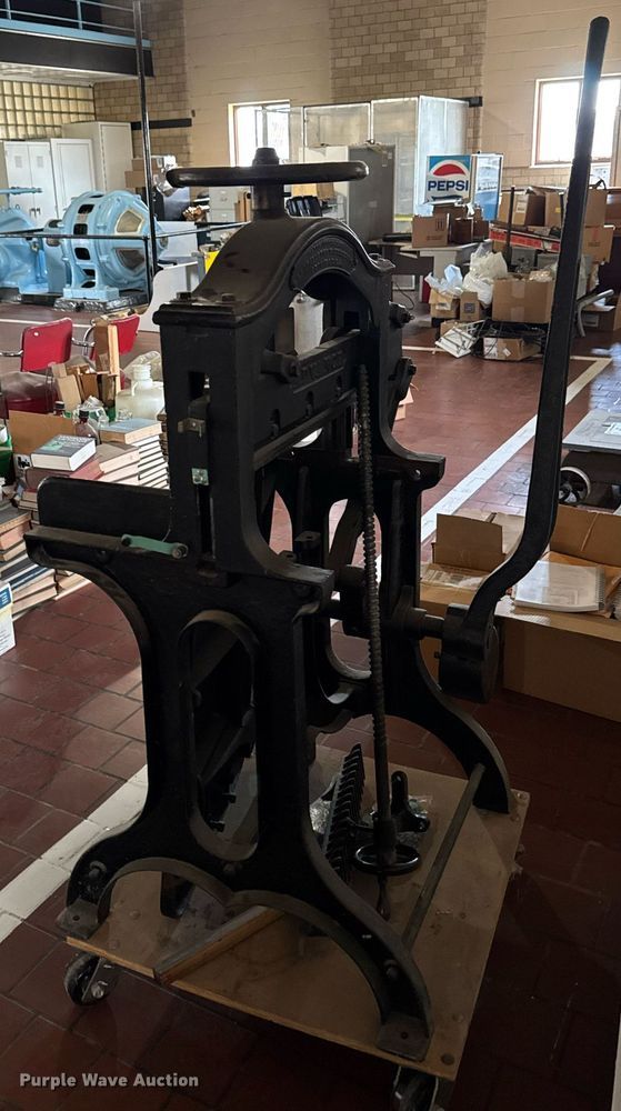 image for item DV2606 Challenge Machinery Company Advance paper cutter