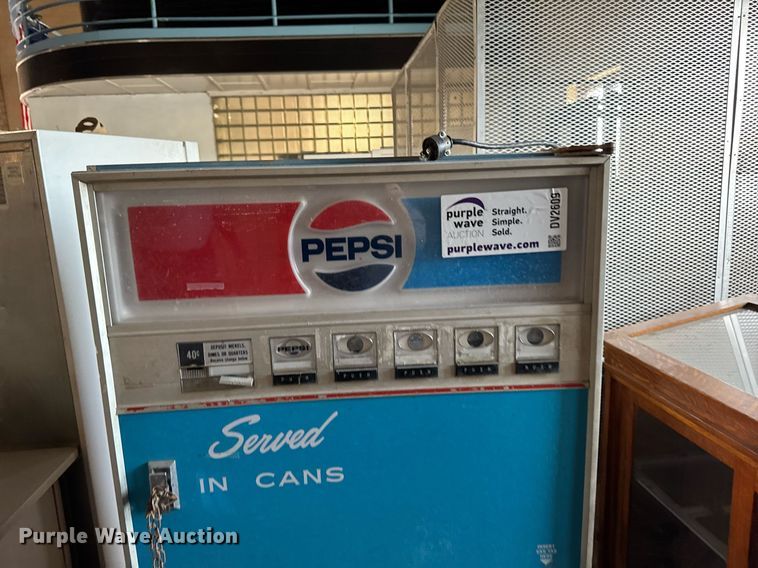 image for item DV2609 La Crosse Cooler Company LCV1LL170A5 Pepsi vending machine