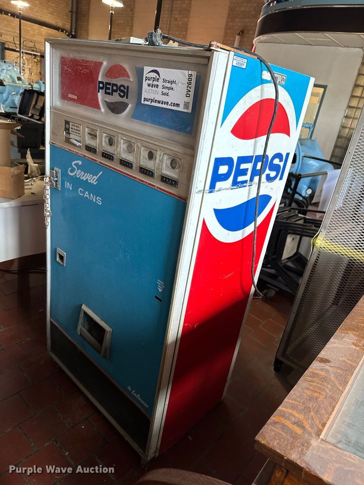 image for item DV2609 La Crosse Cooler Company LCV1LL170A5 Pepsi vending machine