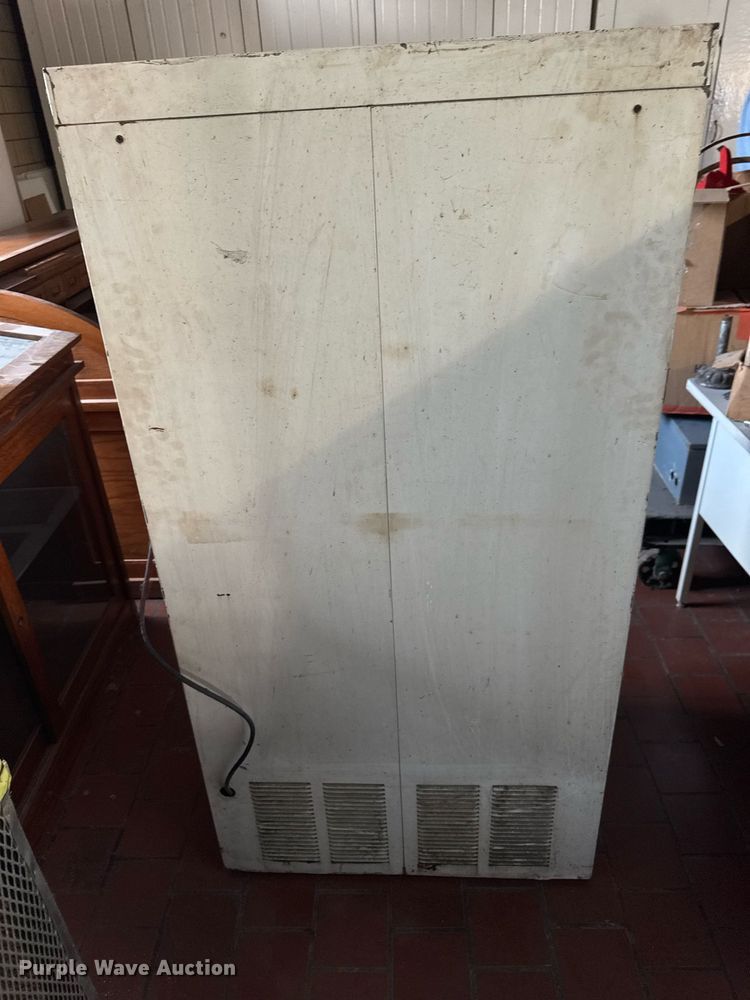 image for item DV2609 La Crosse Cooler Company LCV1LL170A5 Pepsi vending machine