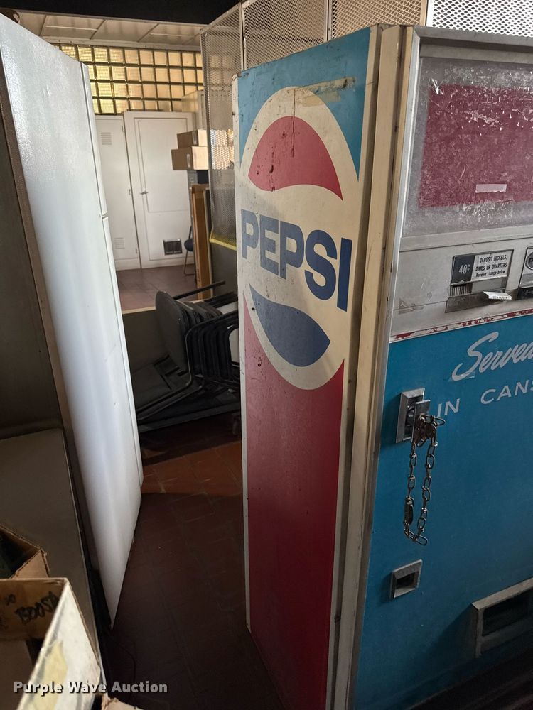 image for item DV2609 La Crosse Cooler Company LCV1LL170A5 Pepsi vending machine