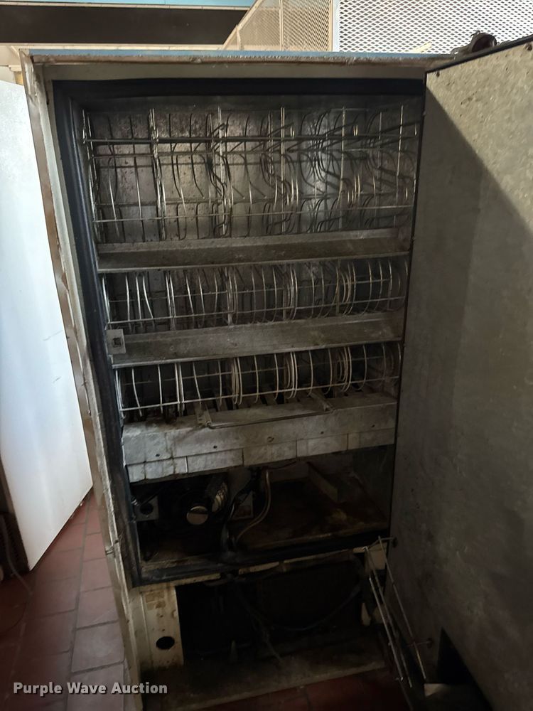 image for item DV2609 La Crosse Cooler Company LCV1LL170A5 Pepsi vending machine