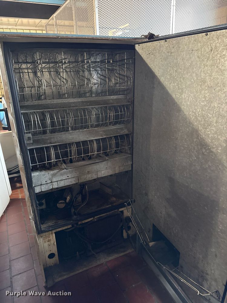 image for item DV2609 La Crosse Cooler Company LCV1LL170A5 Pepsi vending machine