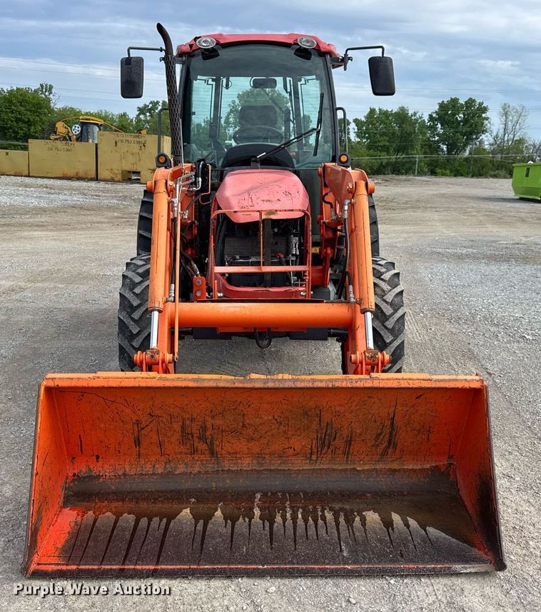 image for item DV4035 Kubota M7040 MFWD tractor
