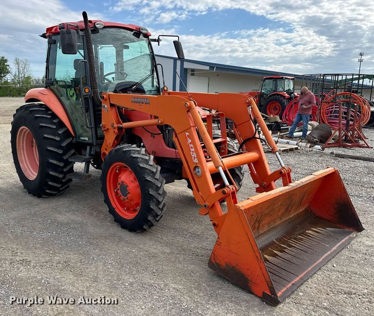image for item DV4035 Kubota M7040 MFWD tractor