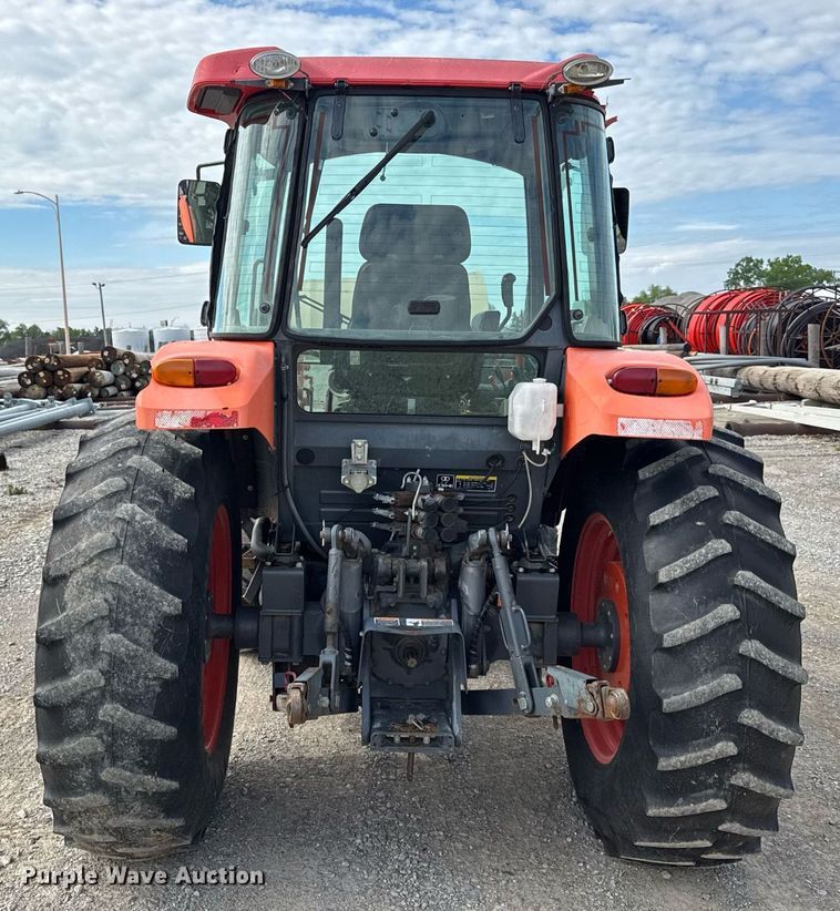 image for item DV4035 Kubota M7040 MFWD tractor