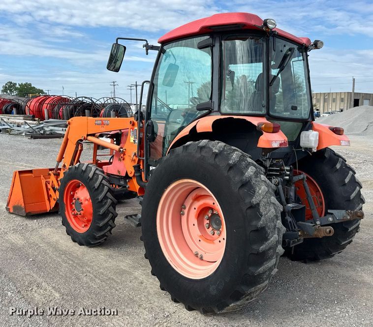 image for item DV4035 Kubota M7040 MFWD tractor