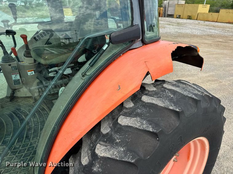 image for item DV4035 Kubota M7040 MFWD tractor