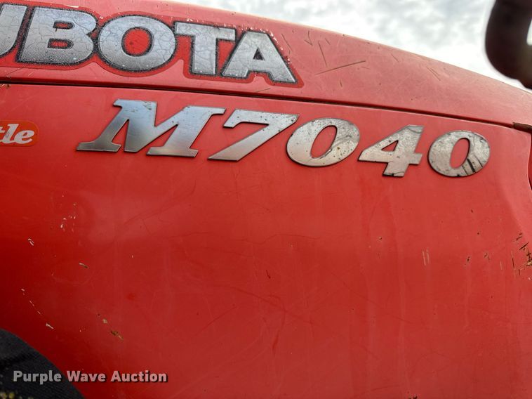 image for item DV4035 Kubota M7040 MFWD tractor