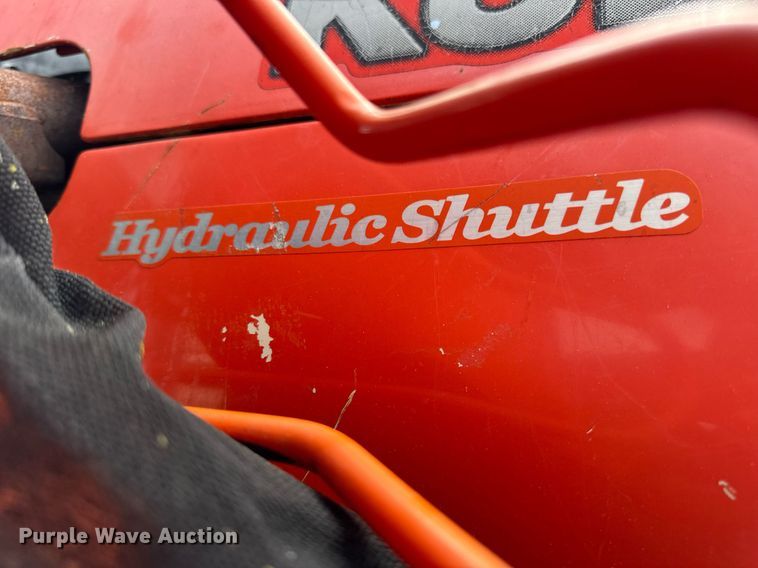 image for item DV4035 Kubota M7040 MFWD tractor