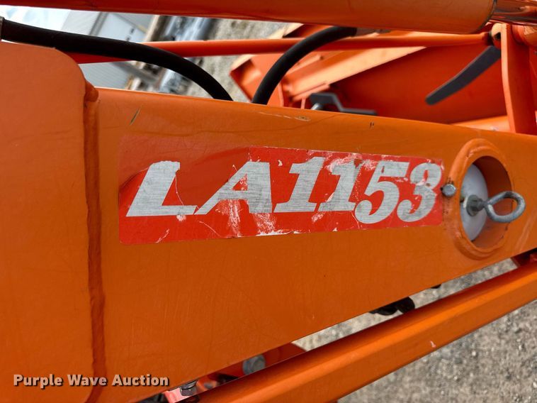 image for item DV4035 Kubota M7040 MFWD tractor