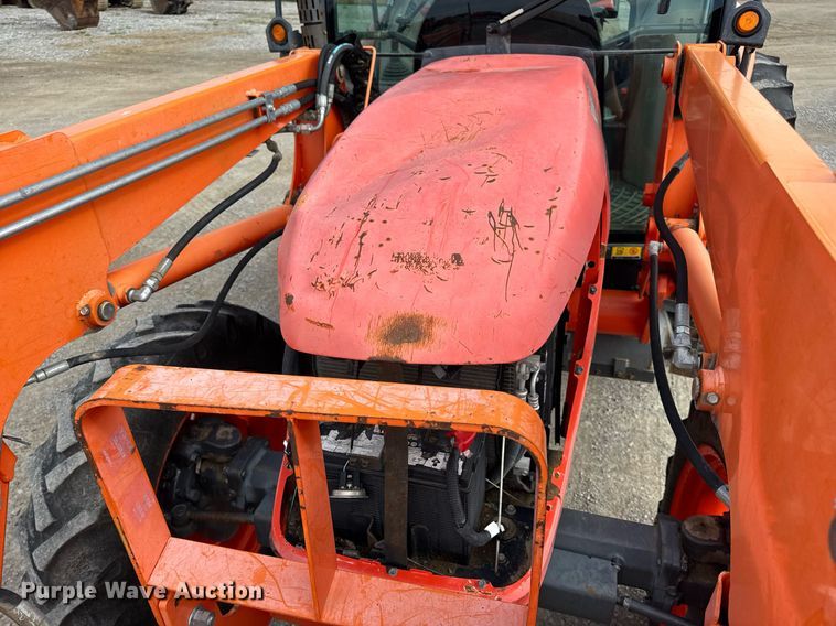 image for item DV4035 Kubota M7040 MFWD tractor