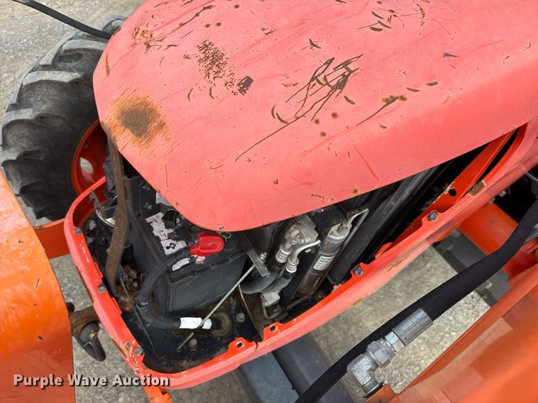 image for item DV4035 Kubota M7040 MFWD tractor
