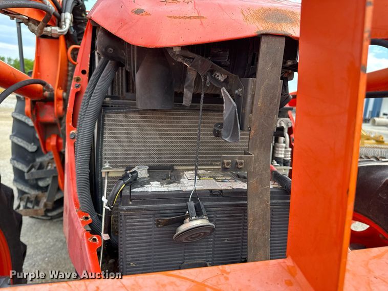 image for item DV4035 Kubota M7040 MFWD tractor