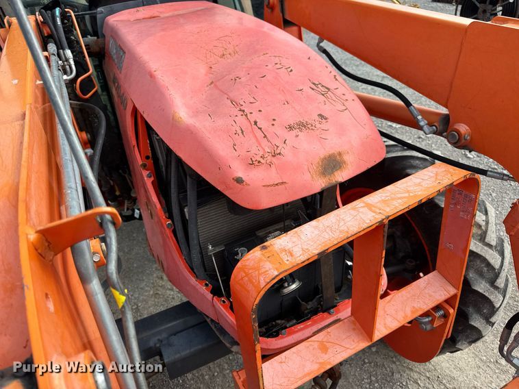 image for item DV4035 Kubota M7040 MFWD tractor