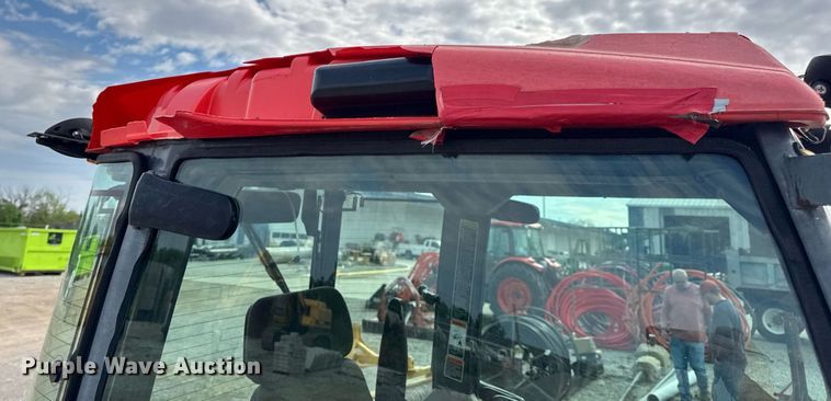 image for item DV4035 Kubota M7040 MFWD tractor