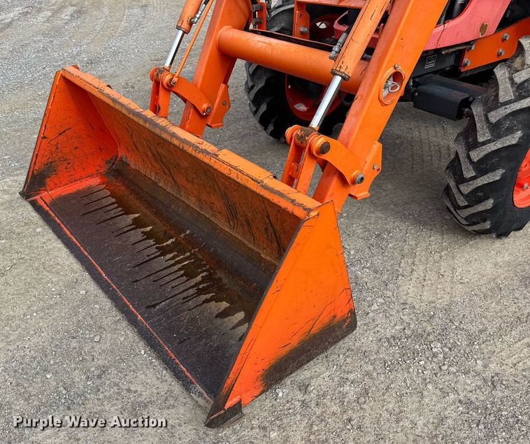 image for item DV4035 Kubota M7040 MFWD tractor