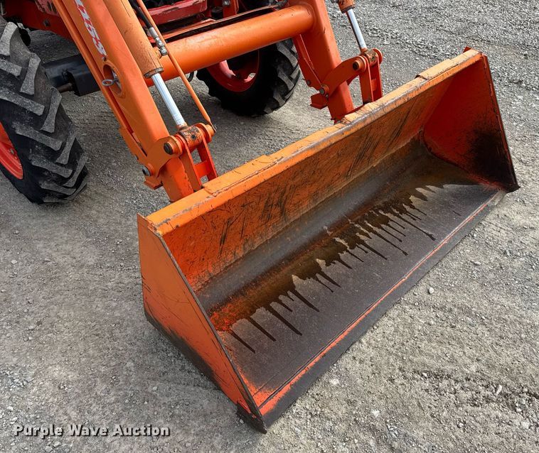 image for item DV4035 Kubota M7040 MFWD tractor