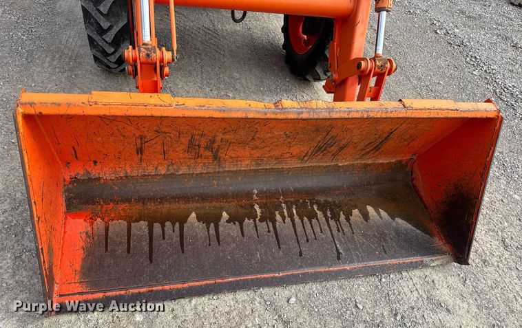 image for item DV4035 Kubota M7040 MFWD tractor