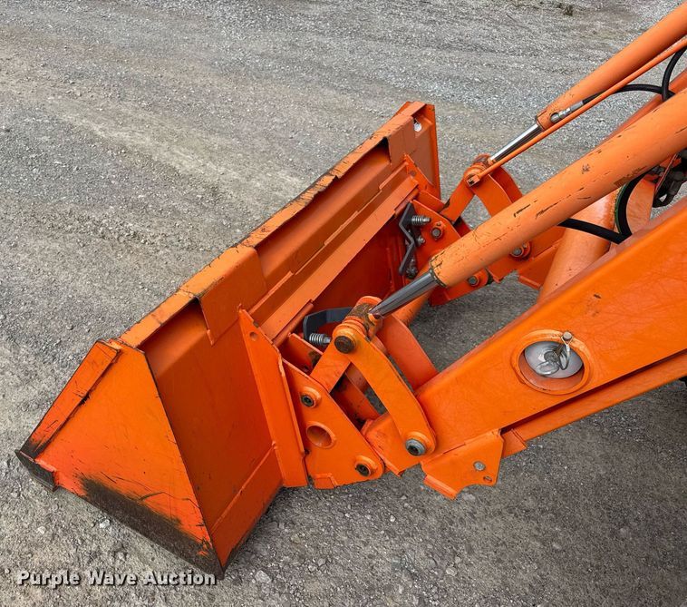 image for item DV4035 Kubota M7040 MFWD tractor
