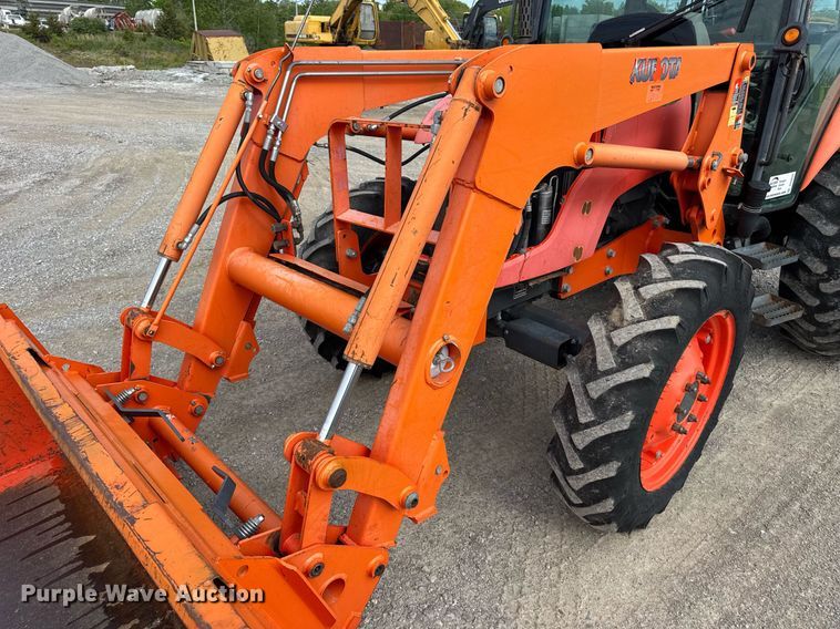 image for item DV4035 Kubota M7040 MFWD tractor