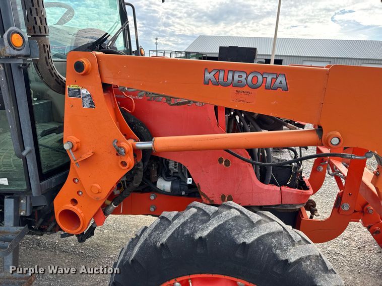 image for item DV4035 Kubota M7040 MFWD tractor