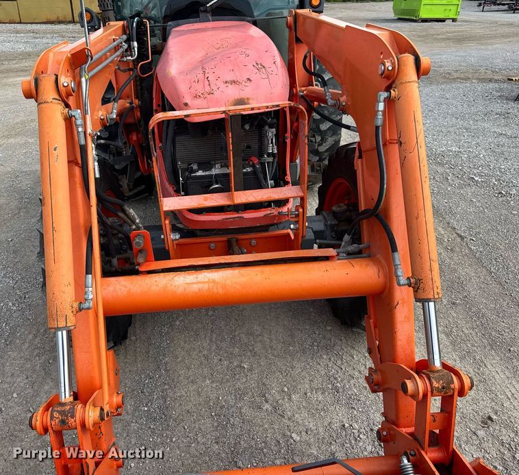 image for item DV4035 Kubota M7040 MFWD tractor