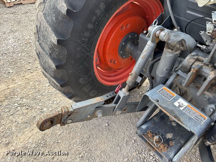 image for item DV4035 Kubota M7040 MFWD tractor