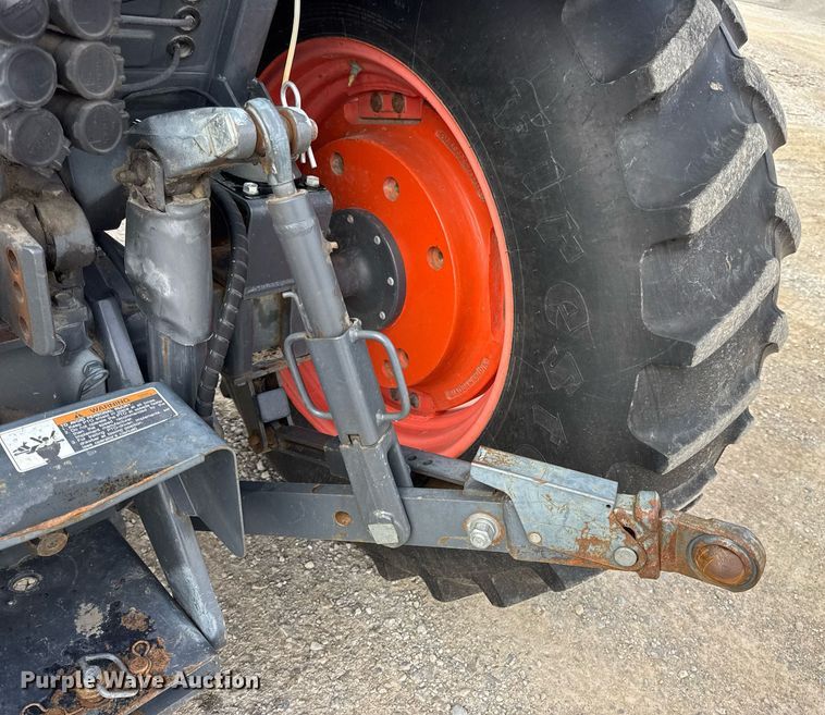 image for item DV4035 Kubota M7040 MFWD tractor