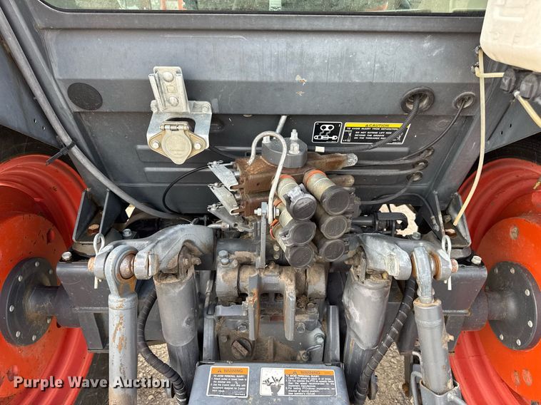 image for item DV4035 Kubota M7040 MFWD tractor