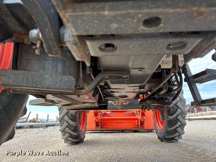 image for item DV4035 Kubota M7040 MFWD tractor