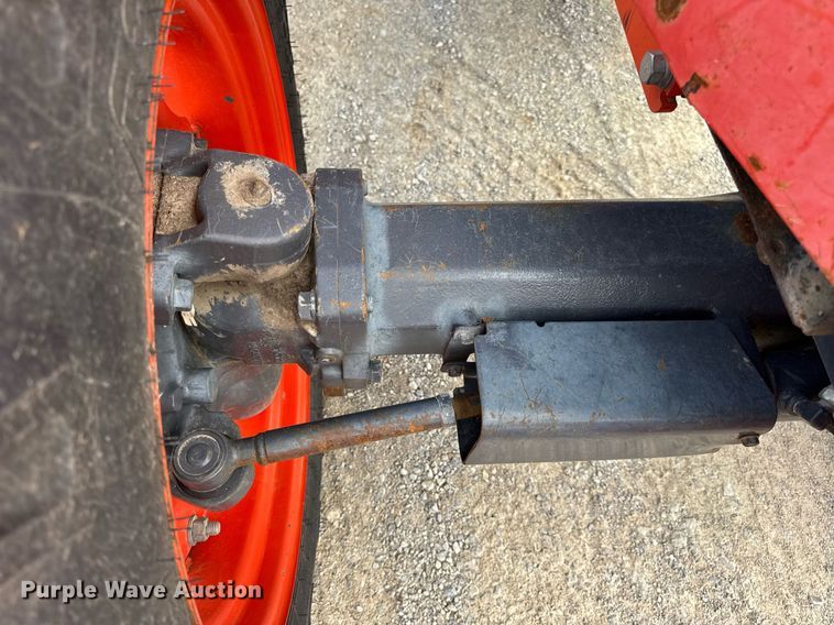 image for item DV4035 Kubota M7040 MFWD tractor