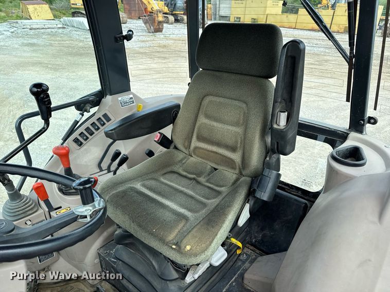 image for item DV4035 Kubota M7040 MFWD tractor