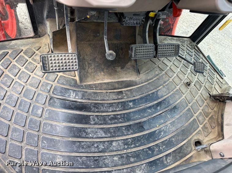 image for item DV4035 Kubota M7040 MFWD tractor