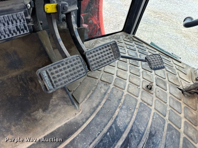 image for item DV4035 Kubota M7040 MFWD tractor