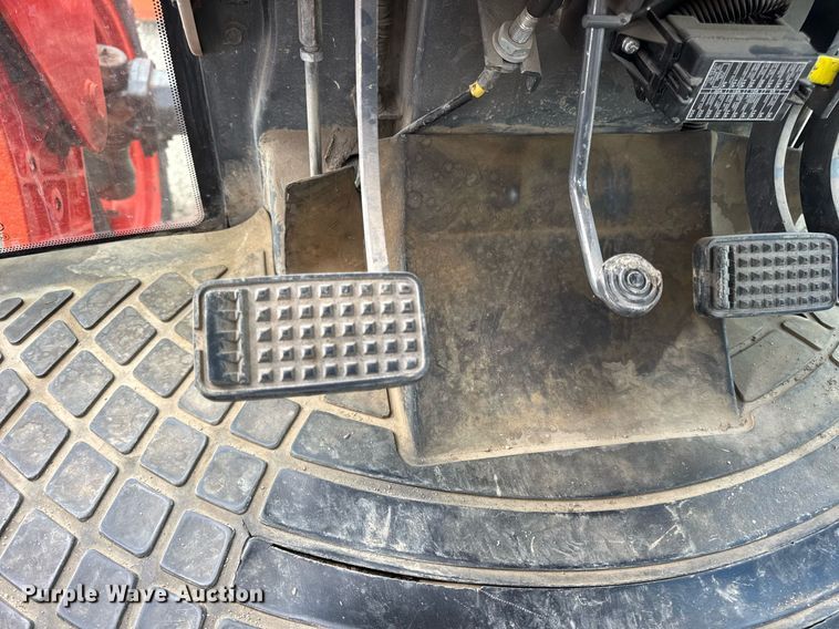 image for item DV4035 Kubota M7040 MFWD tractor